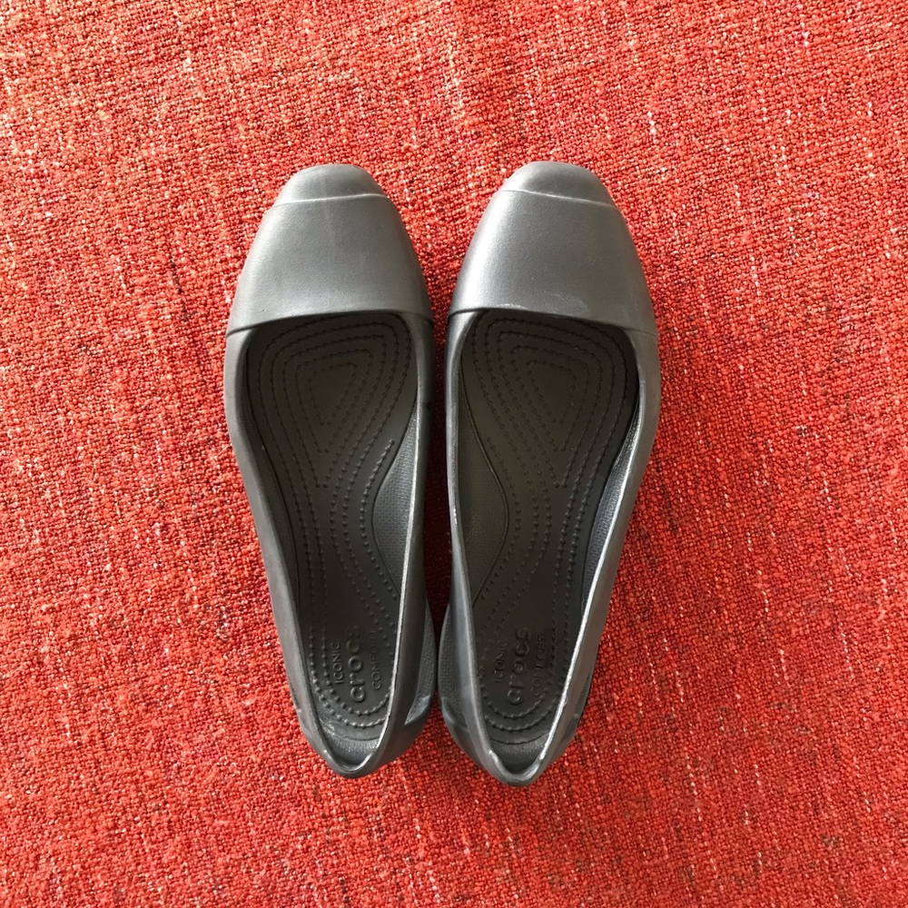 Black Crocs